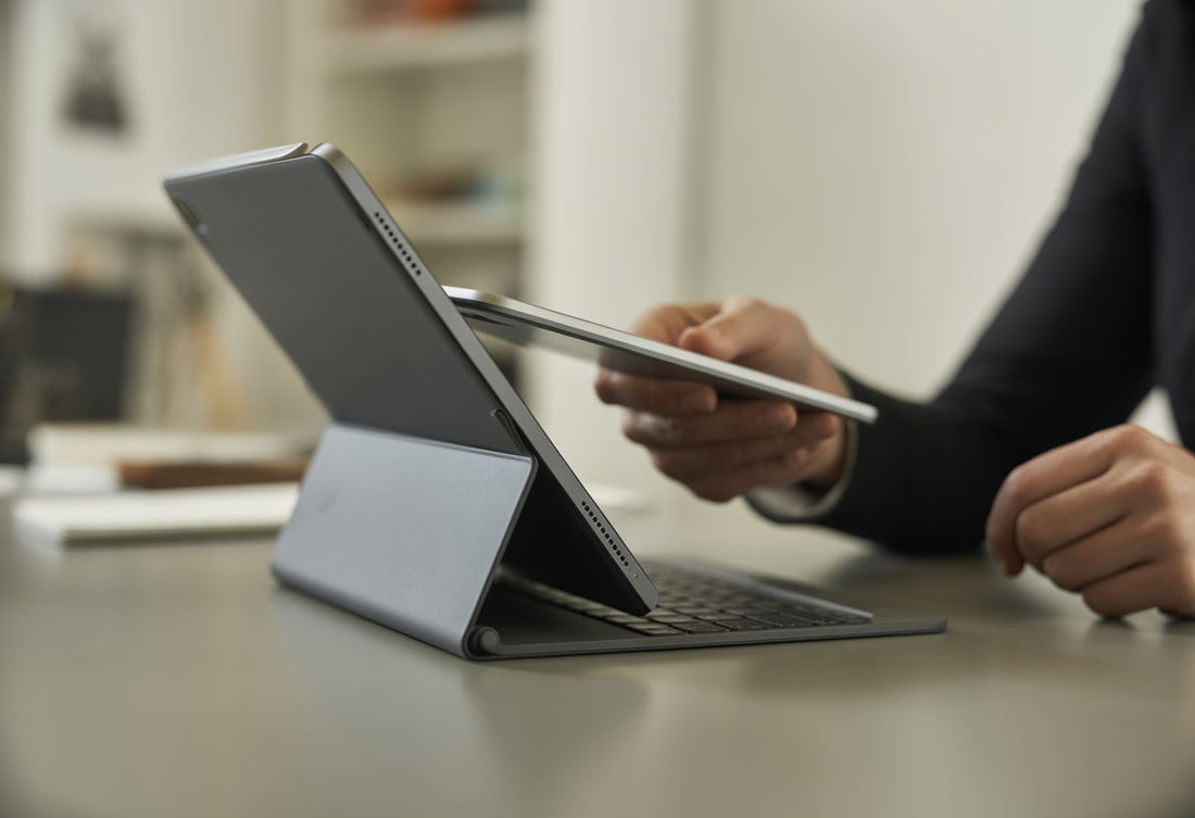 how to dock keyboard on ipad