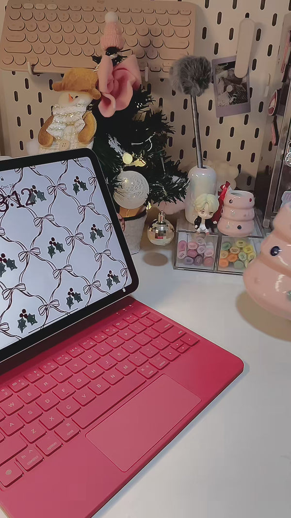 Creator demonstrates trackpad gestures, keyboard shortcuts, and split-screen multitasking with a rose-colored CHESONA Cloud 1 iPad keyboard case.
