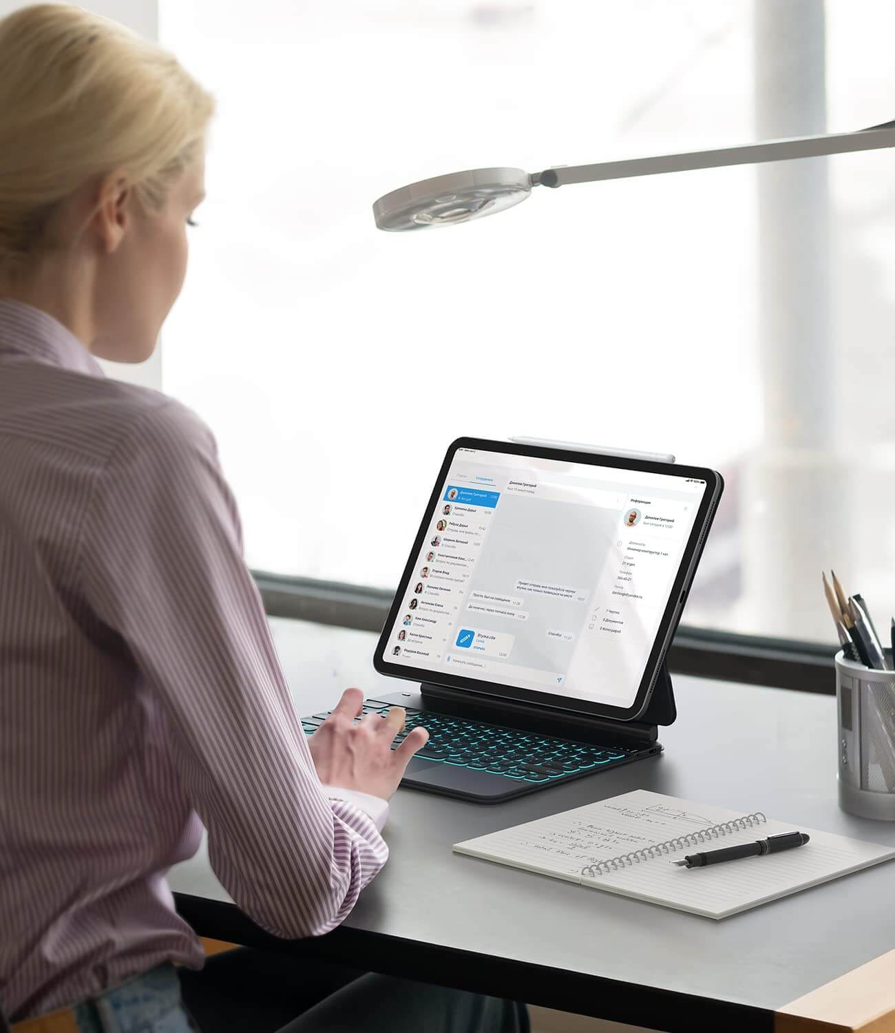 Woman_working_with_foreseer1_cloud_keyboard